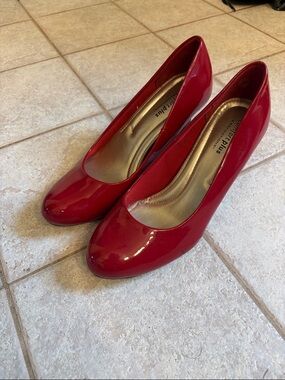 comfort plus by Predictions Red Patent Round-Toe Heels